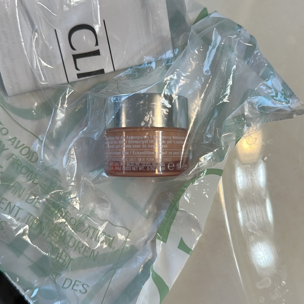 Clinique All About Eyes - Picture 2 of 2